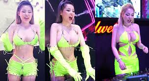 Clip DJ Ngân 98 Ngực To ĐẸP như 2 Quả Bưởi Bô Lô nhảy sexy như muốn rụng vếu