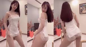 Clip gái xinh 18 mặc váy ngắn học sinh nhảy sexy khiêu gợi