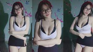 Clip Huệ Nhi Pikachu khoe vếu khủng