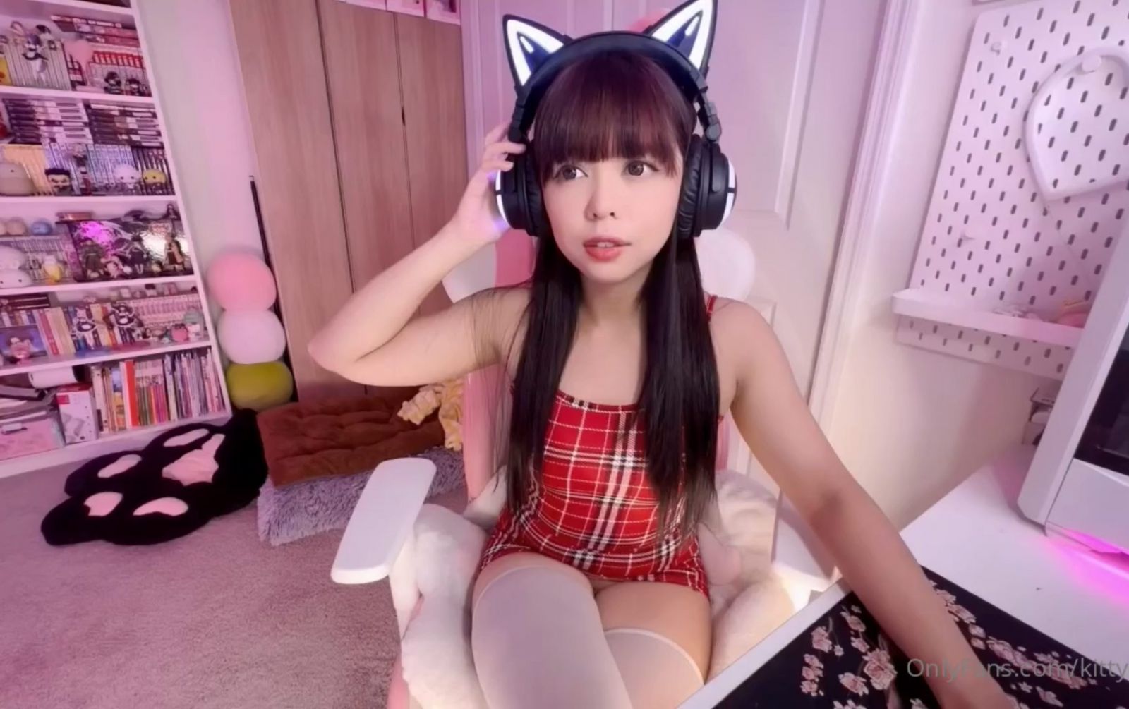Em gái Streamer Lộ Vú trên sóng Livestream Cực Thích