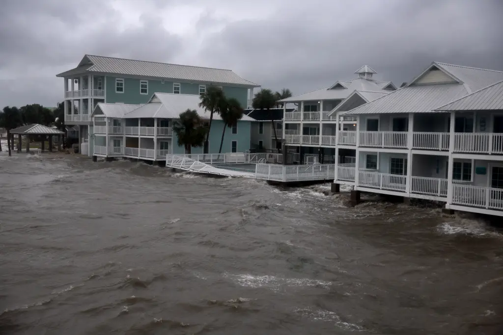 VIDEO Hurricane Debby blows $1 million worth of cocaine onto Florida beach