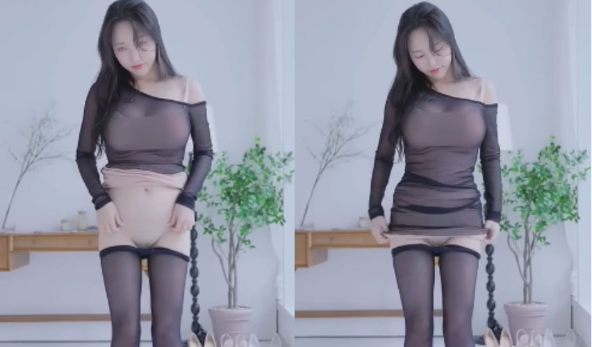 Video Korean Girl dress changing challenge