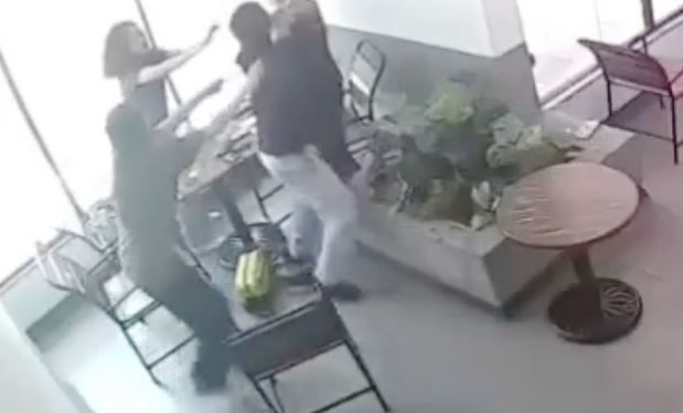 FULL CLIP đối tượng đánh bạn gái ở quán cafe vì bị bóc phốt Bắt Cá 2 Tay