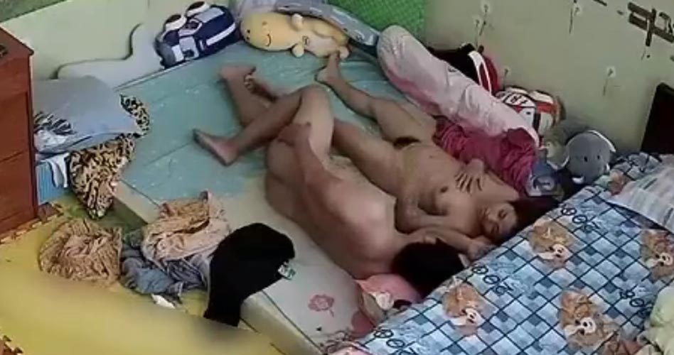 Hack Camera phòng ngủ cặp vợ chồng mân mê trong phòng
