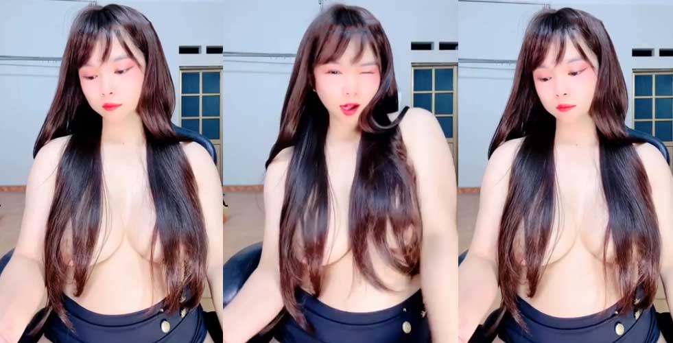 Clip iDol gais xinh Ly Xù MMLive cởi áo show cặp dzú to