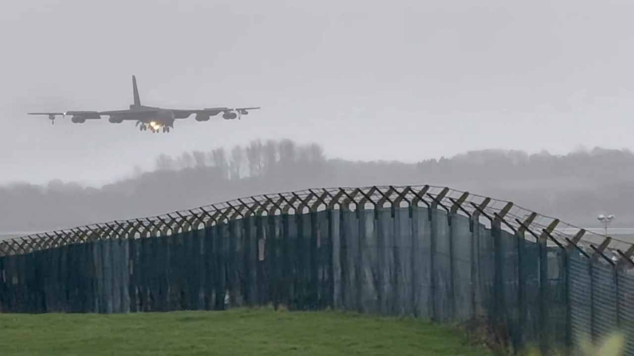 B-52 Bombers Arrive at RAF Fairford as U.S. Expands Air Presence