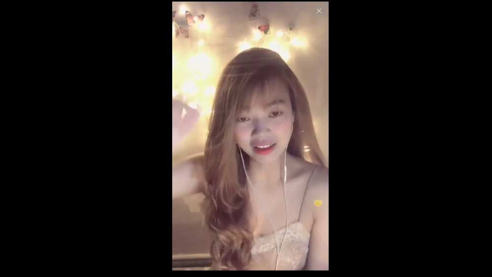 Clip Bigo Live gái xinh gợi cảm rên cực phê anh em xem là xuất