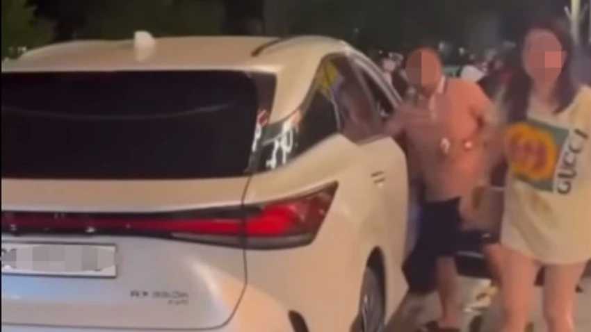 Full clip 2 vợ chồng đi xe Lexus đánh 2 cô gái trên đường Hoàng Cầu (Hà Nội)