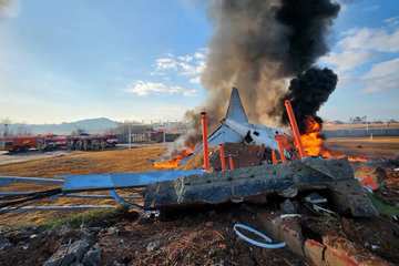 Jeju Air Boeing 737-800 Explodes After Runway Overrun, Over 120 Dead