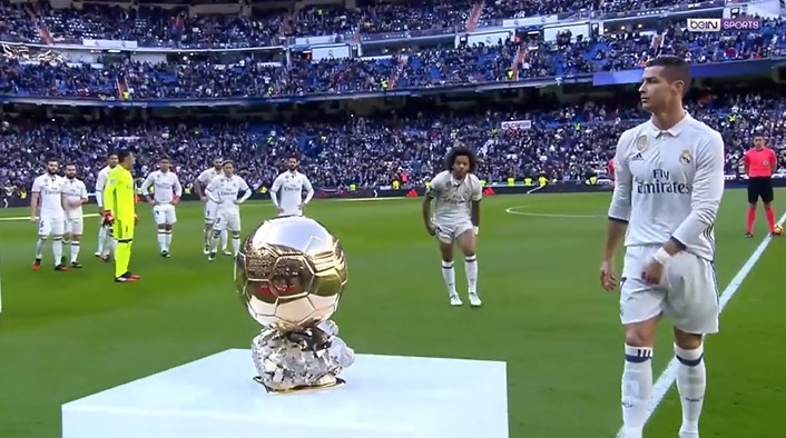 VIDEO The Day Cristiano Ronaldo Presented His 4th Ballon d'Or at the Bernabéu! 👑🐐🤩