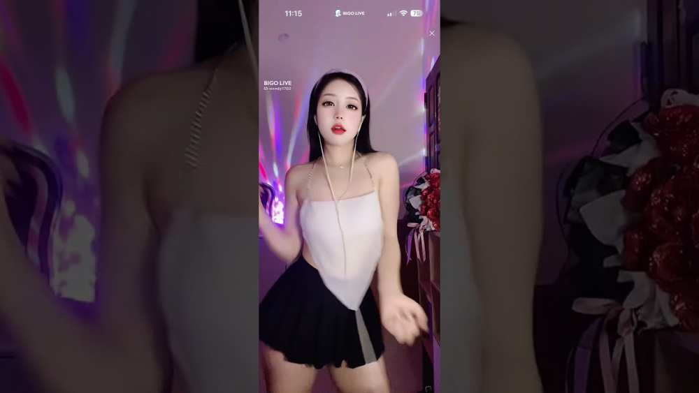 Siêu phẩm hot girl Lucy Bigo Live Dance Sexy