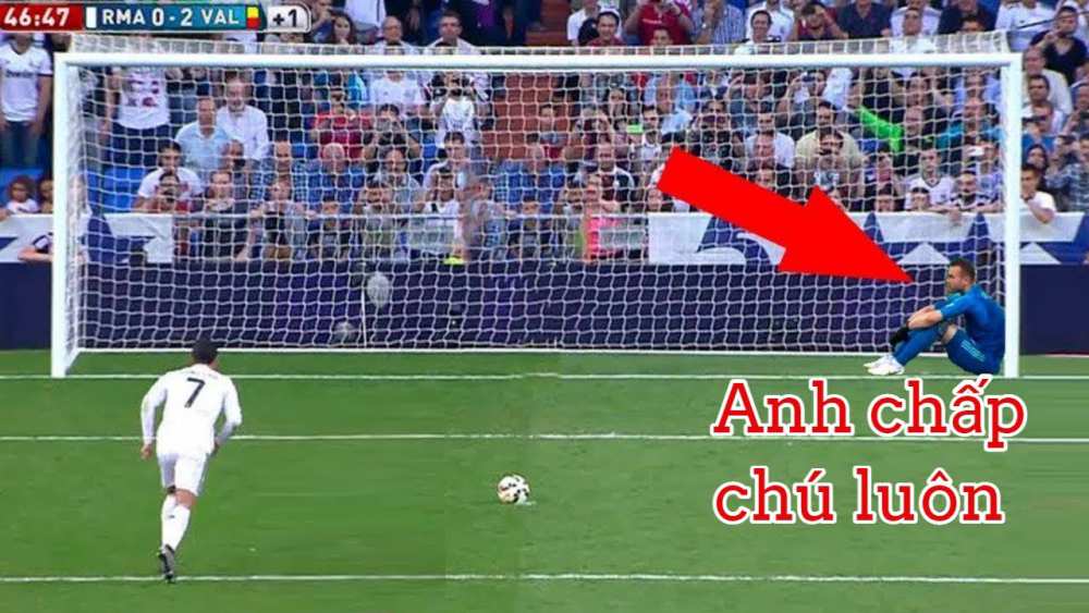 WATCH The Funniest Football Moments Ever Caught on Camera! ⚽🤣