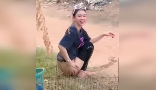 Clip Quay Lén em gái Xinh Dân Tộc đái bậy trên đường
