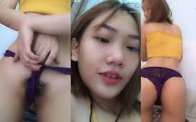 Clip em gái nứng lon vạch quần lót ra show bím em gái cực xinh cực duyên