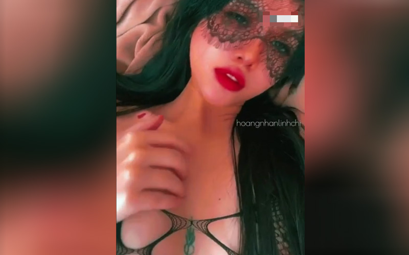 Clip Hoàng Nhân Linh Chi mặc Bikini Lưới ôm sát Sexy