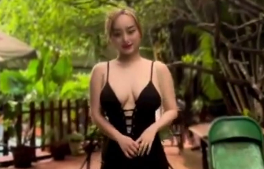 Clip Uyên Betty khoe body nóng bỏng hơn siêu mẫu