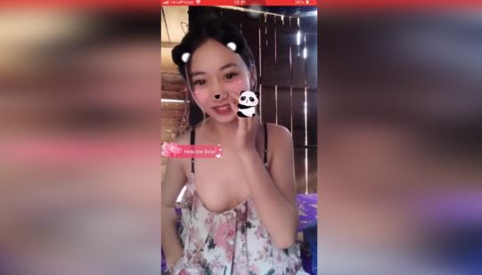 Clip gái xinh dân tộc show hàng Livestream thả rông hở ti