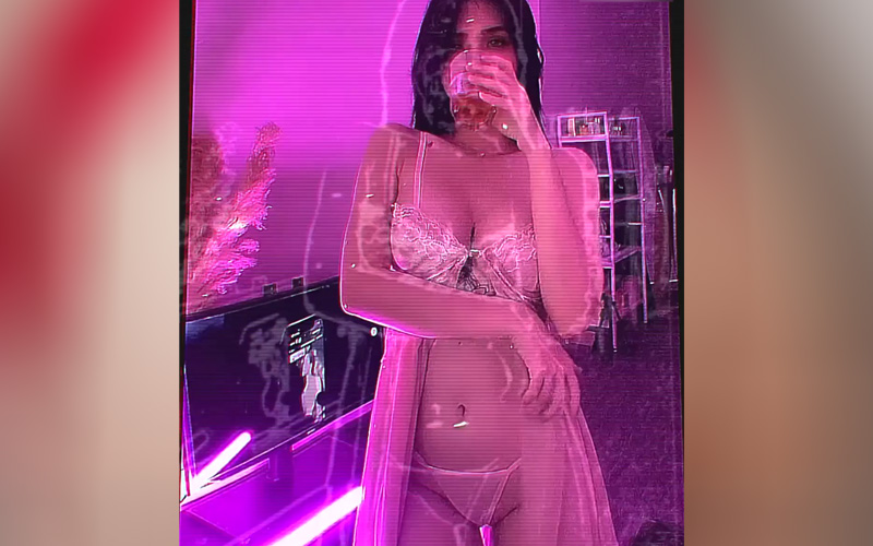 Clip Hoàng Nhân Linh Chi mặc Bikini Xuyên Thấu lộ bím múp lọt khe