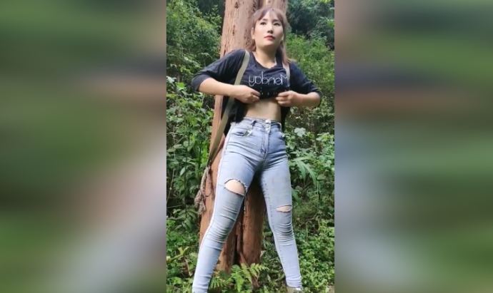 Hot girl Facebook Khoe Hàng Khủng