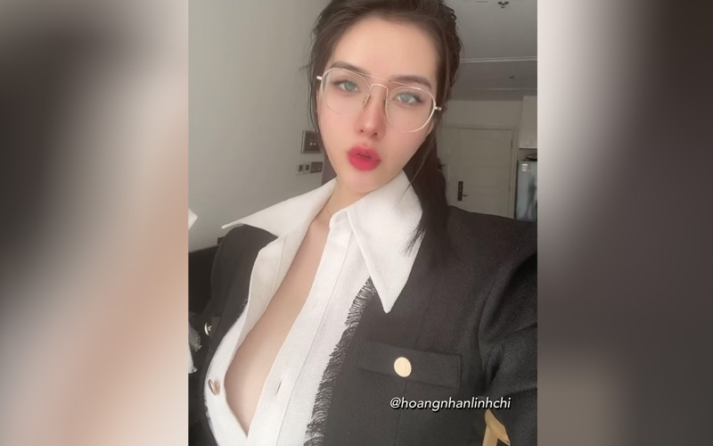 Clip hot girl Hoàng Nhân Linh Chi Sexy