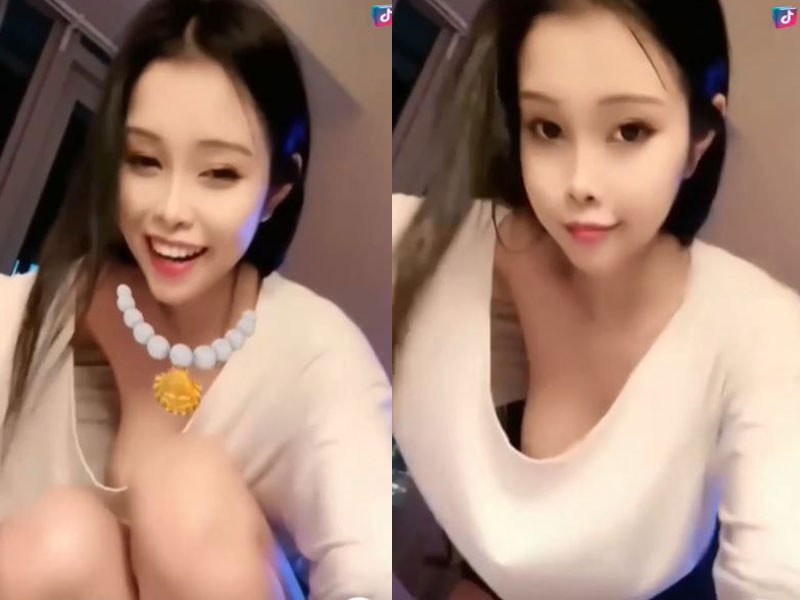 Clip gái xinh Jiaxin666 show vú thả rông cực dâm dê