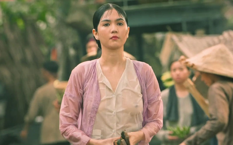 Clip Ngọc Trinh Lộ Núm Ti trong 'Chị Chị Em Em'