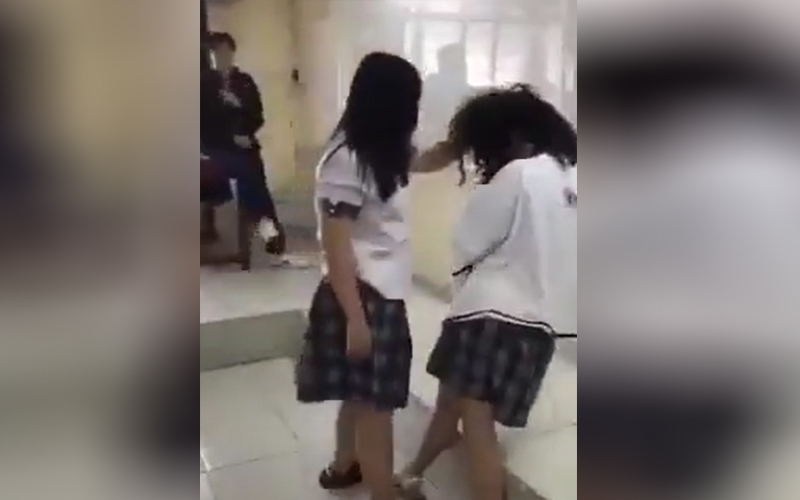 Clip nữ sinh Bị Đánh Hội Đồng trong lớp học