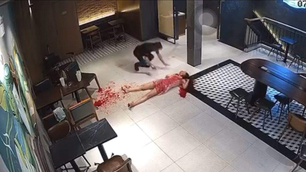 [NÓNG NHẤT HÔM NAY KINH HOÀNG] FULL CLIP nam thanh niên cứa cổ đâm chết người tình rồi tự tử ở quán Cafe Phúc Long