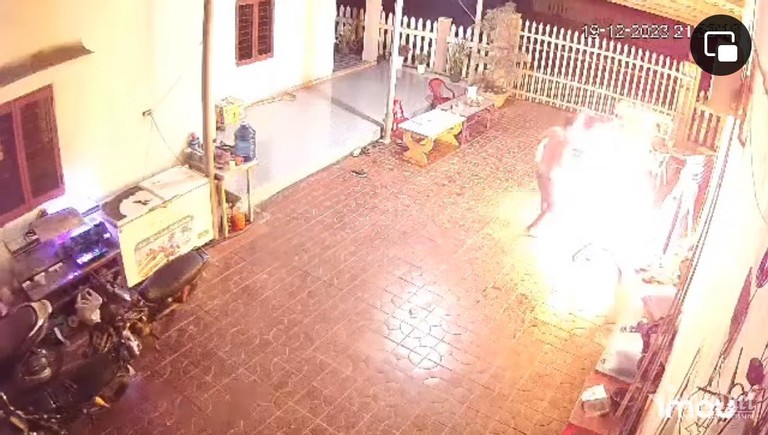 Clip chồng hờ tưới xăng đốt vợ đang nằm võng ở Bình Định