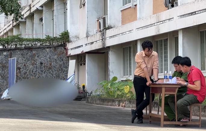 VIDEO Một sinh viên năm cuối rơi lầu tử vong trong trường ở Bình Dương