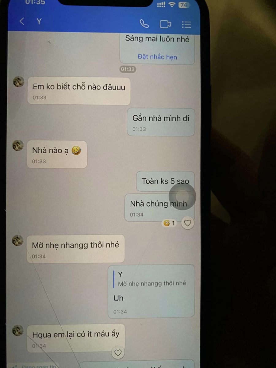 Bóc phốt tin nhắn ngoại tình như truyện sex, Chuyện sex ngoại tình, Loạt tin nhắn chồng ngoại tình với tiểu tam như chuyện sex, Bóc phốt tin nhắn ngoại tình ở Hải Phòng, Bóc phốt tiểu tam giật chồng ở Hải Phòng, Hình ảnh tin nhắn ngoại tình của tiểu tam với chồng người khác, Bóc phốt tin nhắn chát sex của tiểu tam và chồng người khác, Gái xinh ngoại tình chat sex, Tin nhắn Lòng Xào Dưa 30K NÓNG như Truyện Sex, Tin nhắn ngoại tình như truyện sex của tiểu tam, Nội dung tin nhắn Lòng Xào Dưa 30K, Lòng Xào Dưa 30K chê vợ của tình nhân lười xôn xao Facebook, Chân dung cô gái bán xăng ngoại tình, Cô bán xăng ngoại tình, Nhân viên sở tài chính ngoại tình, Nhân viên sở tài chính ở Hải Phòng ngoại tình, Cô gái làm ở sở tài chính ở Hải Phòng ngoại tình, Facebook em Phạm Phương Linh, Facebook Linh Phạm Hải Phòng, Phạm Phương Linh 98 Hải Phòng