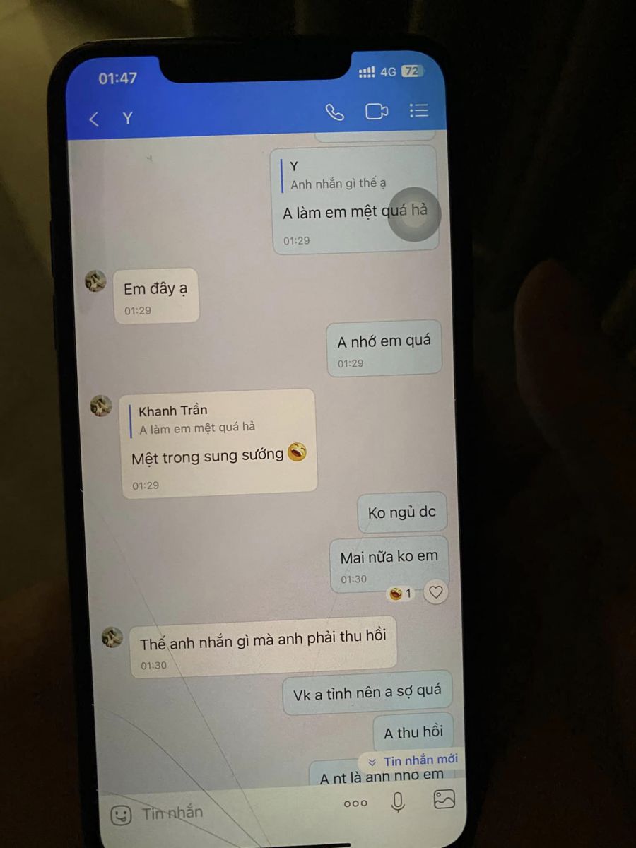 Bóc phốt tin nhắn ngoại tình như truyện sex, Chuyện sex ngoại tình, Loạt tin nhắn chồng ngoại tình với tiểu tam như chuyện sex, Bóc phốt tin nhắn ngoại tình ở Hải Phòng, Bóc phốt tiểu tam giật chồng ở Hải Phòng, Hình ảnh tin nhắn ngoại tình của tiểu tam với chồng người khác, Bóc phốt tin nhắn chát sex của tiểu tam và chồng người khác, Gái xinh ngoại tình chat sex, Tin nhắn Lòng Xào Dưa 30K NÓNG như Truyện Sex, Tin nhắn ngoại tình như truyện sex của tiểu tam, Nội dung tin nhắn Lòng Xào Dưa 30K, Lòng Xào Dưa 30K chê vợ của tình nhân lười xôn xao Facebook, Chân dung cô gái bán xăng ngoại tình, Cô bán xăng ngoại tình, Nhân viên sở tài chính ngoại tình, Nhân viên sở tài chính ở Hải Phòng ngoại tình, Cô gái làm ở sở tài chính ở Hải Phòng ngoại tình, Facebook em Phạm Phương Linh, Facebook Linh Phạm Hải Phòng, Phạm Phương Linh 98 Hải Phòng