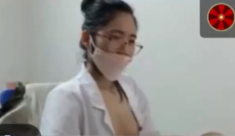 Gái Xinh đêm khuya lên mạng show hàng lộ núm Khiêu gợi