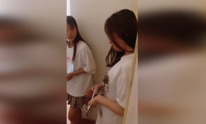 Clip Cô Gái Xinh Bùng Trà Sữa 35K với thái độ Chảnh Chọe nhận cái kết đắng