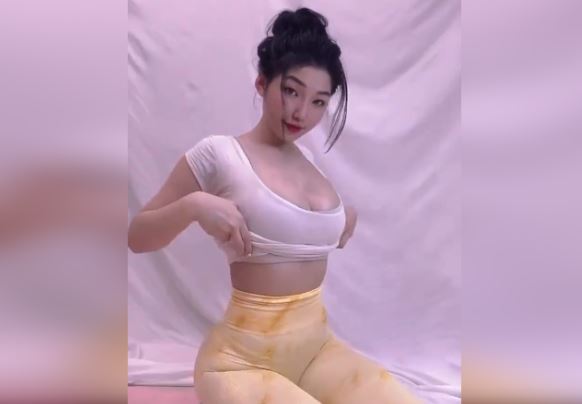 Clip Em Gái Xinh 18 Sexy Khoe Hàng Gợi Cảm Nóng Bỏng