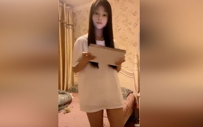 Clip Hot Girl Cute LiveStream Lộ Hàng